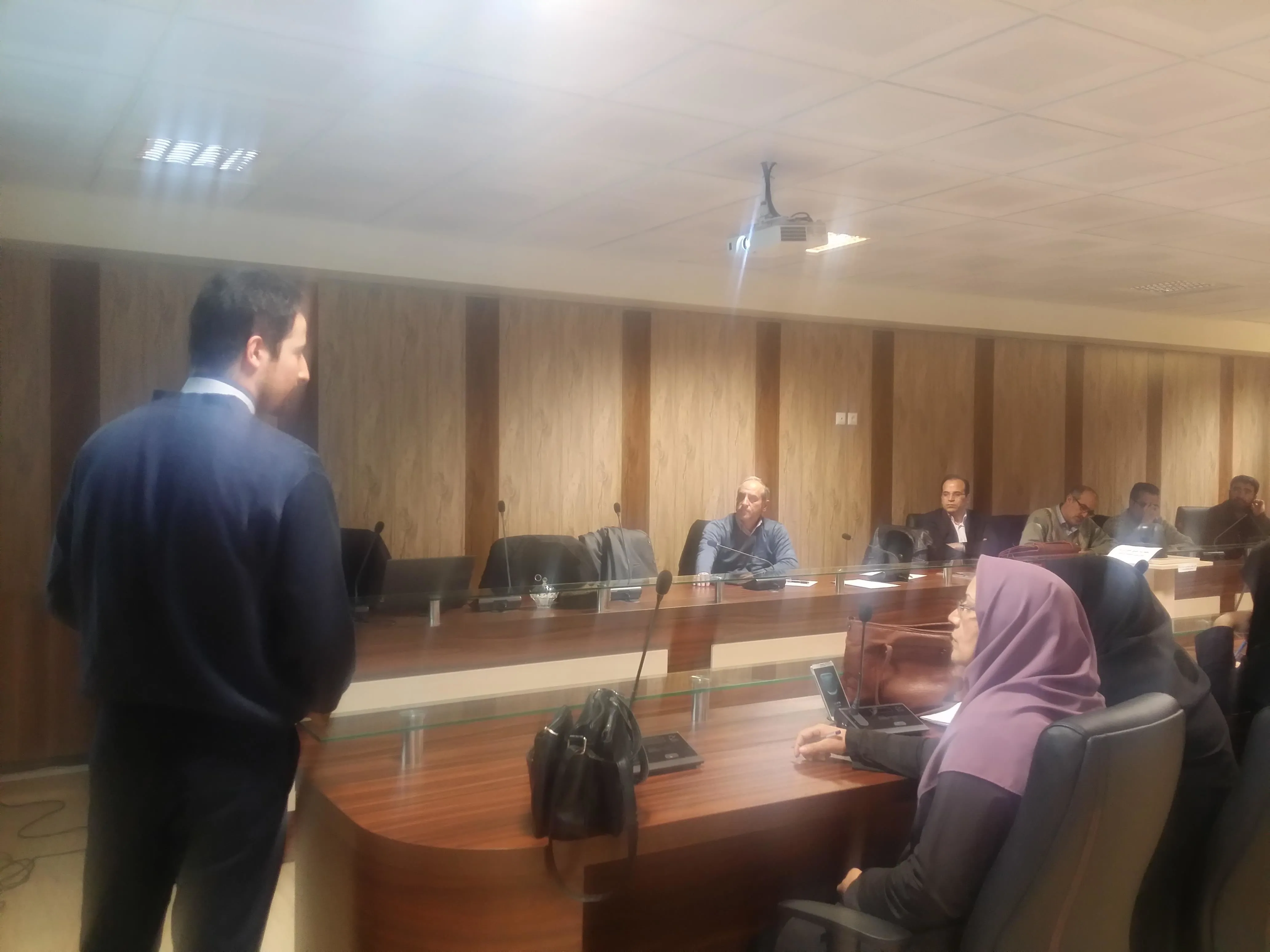 برگزاری کارگاه آموزشی روش تحقیق برای کارشناسان ستادی معاونت بهداشتی