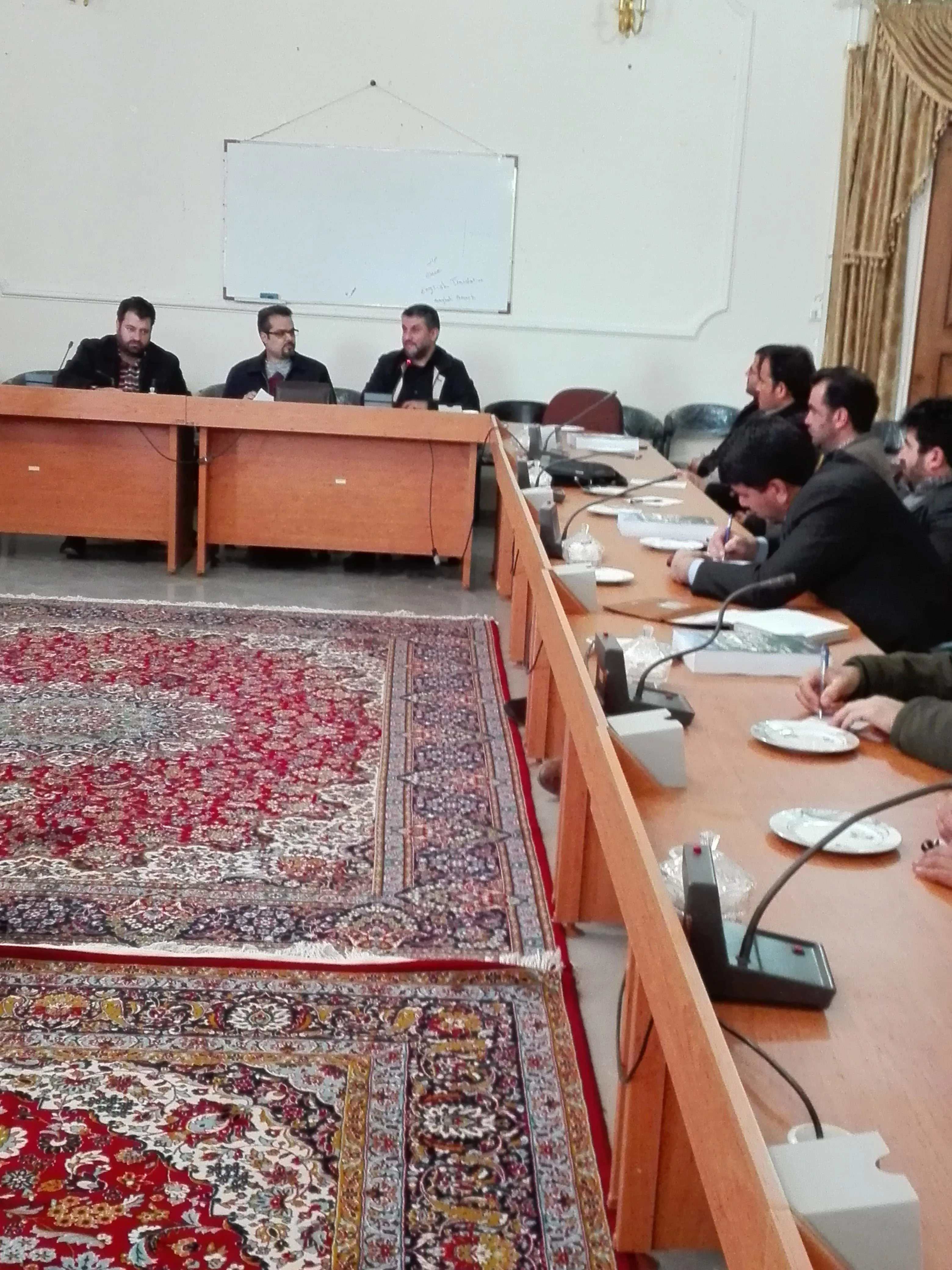 جلسه آموزشی برای دهیاران شهرستان مراغه با محوریت سلامت در روستا برگزار گردید 