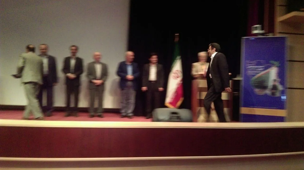 تجلیل از مهندس رحمانی بعنوان کارشناس نمونه در همایش مربیان مردمی پیشگیری از تب مالت