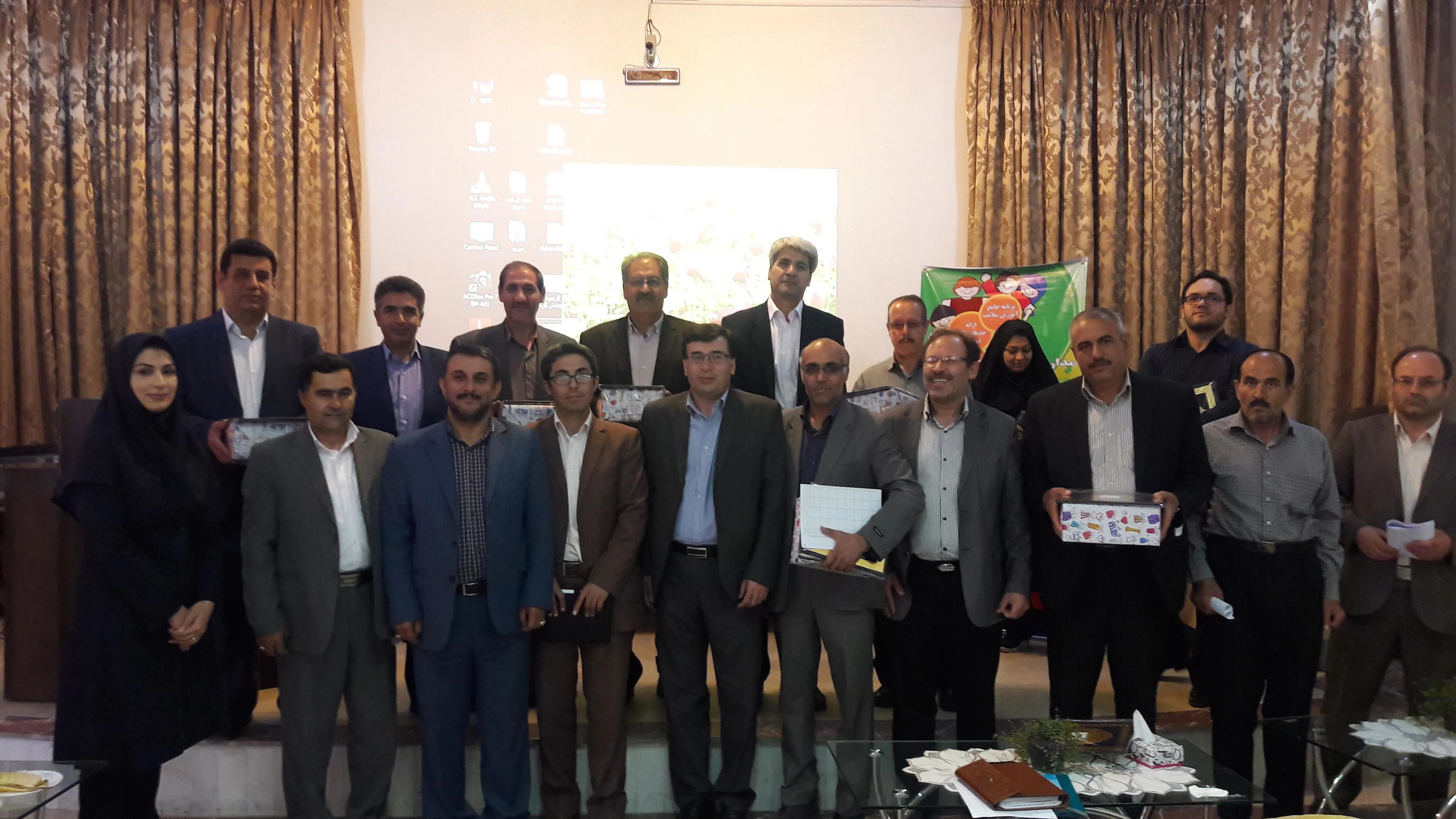 برگزاری همایش تجلیل از مجریان برنامه ی مدارس مروج سلامت 
