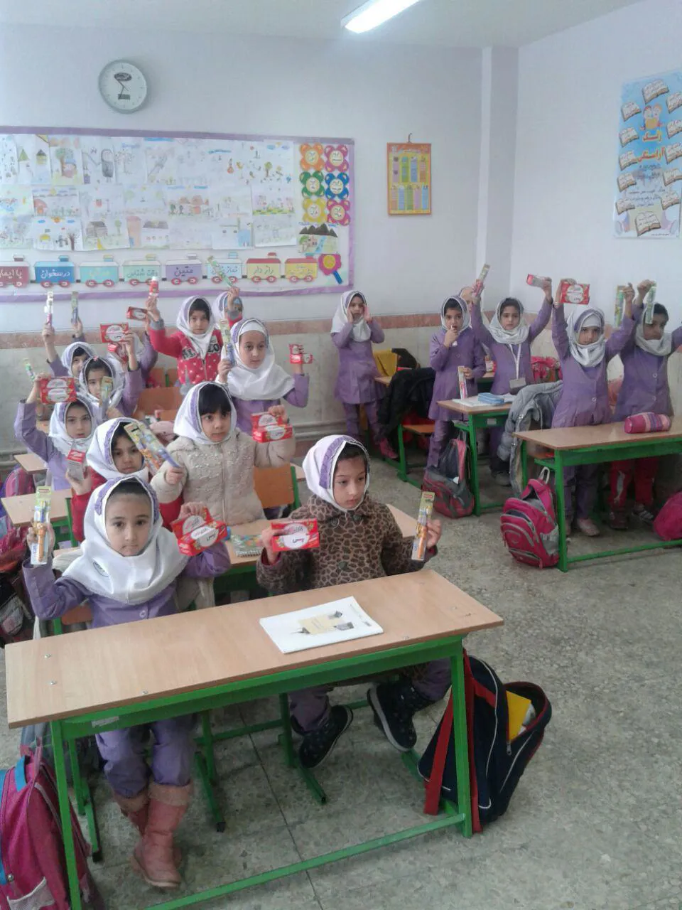 توزیع رایگان 24000 مسواک و خمیر دندان برای تمامی دانش آموزان مقطع ابتدائی شهرستان مراغه 