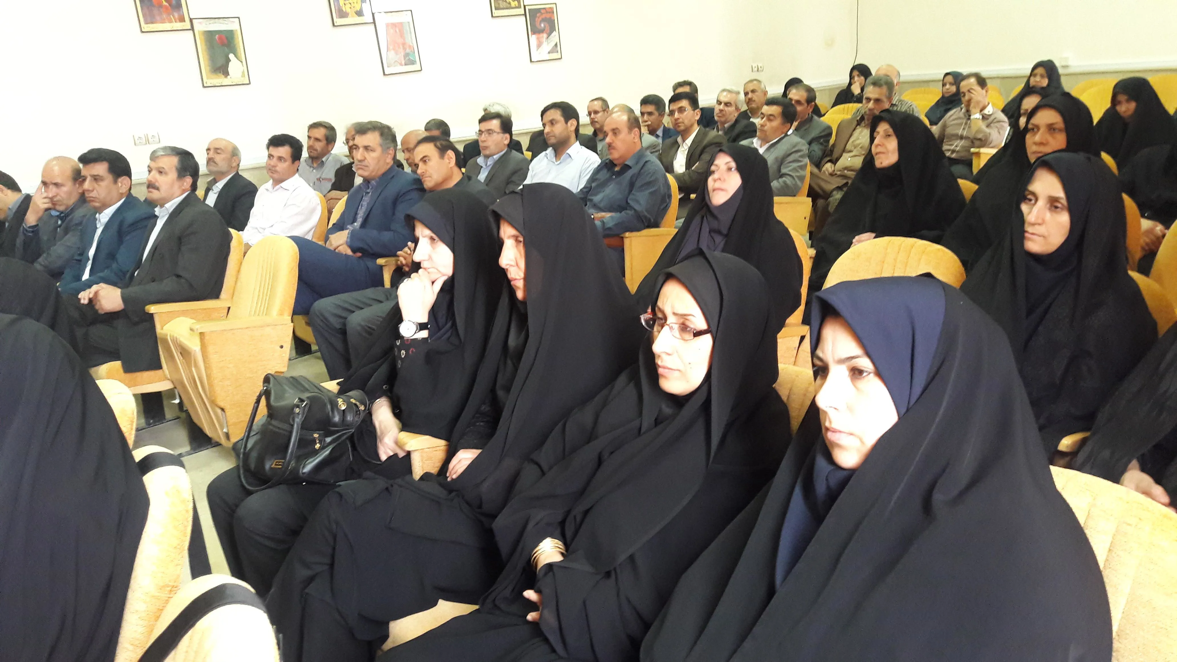 برگزاری جلسه آموزشی با موضوع آمادگی خانوارهای در برابر بلایا برای مدیران مدارس مروج سلامت شهرستان مراغه