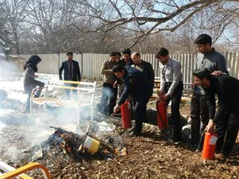 آموزش اطفاء حریق به دانش آموزان بهورزی