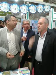 بازدید دکتر حریرچی و دکتر سیاری از غرفه  دانشکده علوم پزشکی مراغه درنمایشگاه دستاوردها ی سلامت دهان و دندان 