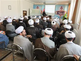 برگزاری جلسه آموزشی و انجام خطرسنجی بیماریهای غیر واگیر برای طلاب حوزه علمیه براردران مراغه 