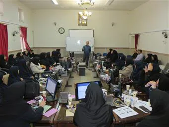 دکتر مجتهدی در جلسه آموزشی مراقبین سلامت: نیاز سنجی صحیح  و اولویت بندی مشکلات سلامت ، یکی از مهمترین شیوه های ارتقاء شاخص های سلامت می باشد .