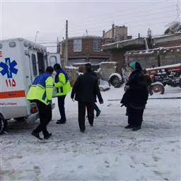 نجات مادر باردار گرفتار در برف