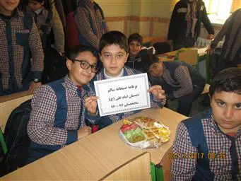 در هفته ملی تغذیه سالم ، برنامه های متنوعی در مراکز خدمات جامع سلامت و خانه های بهداشت اجرا شد. 