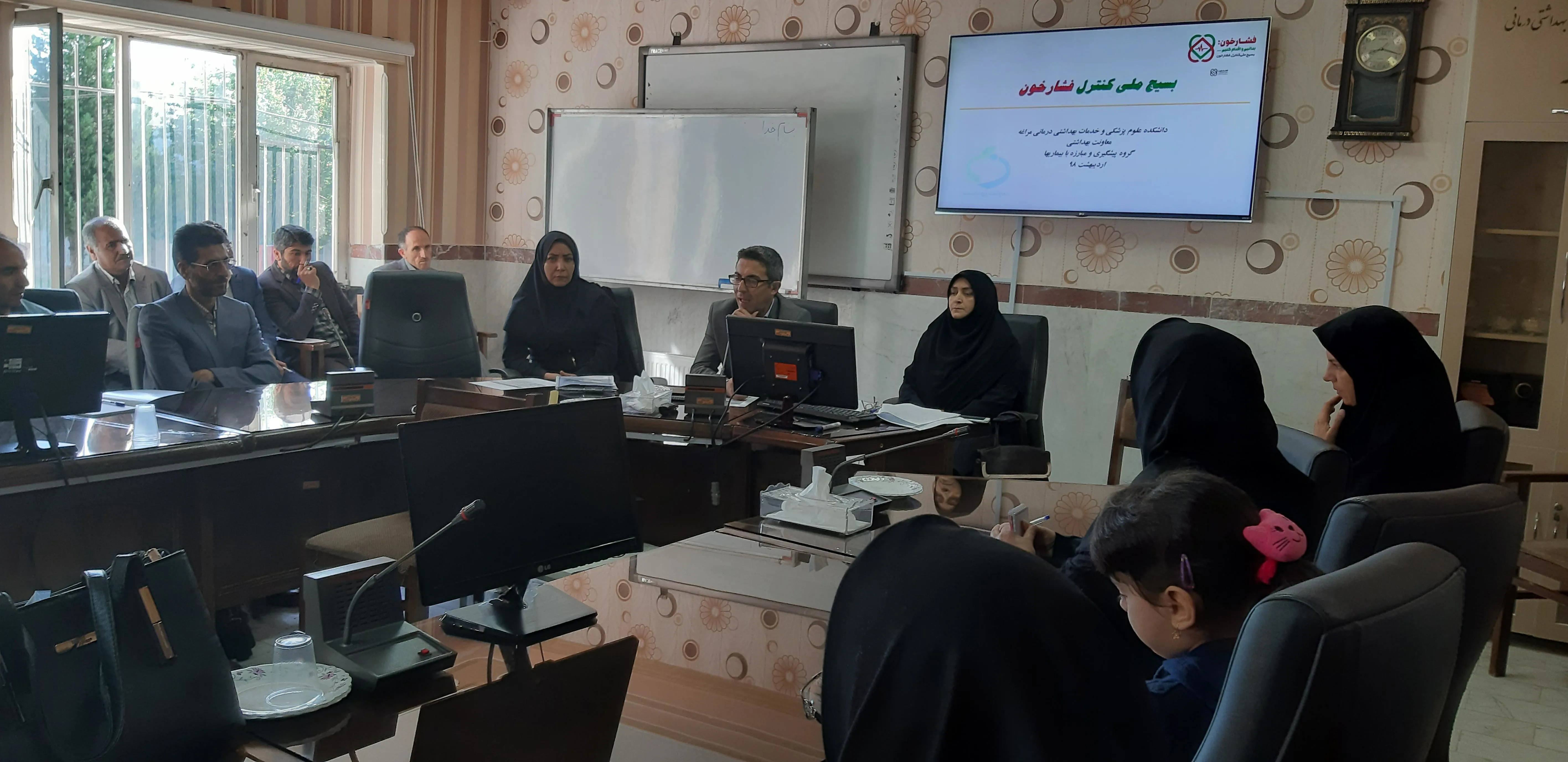 کارگاه آموزشی برای تمامی گروههای مجری برنامه کنترل فشار خون بالا برگزار گردید .