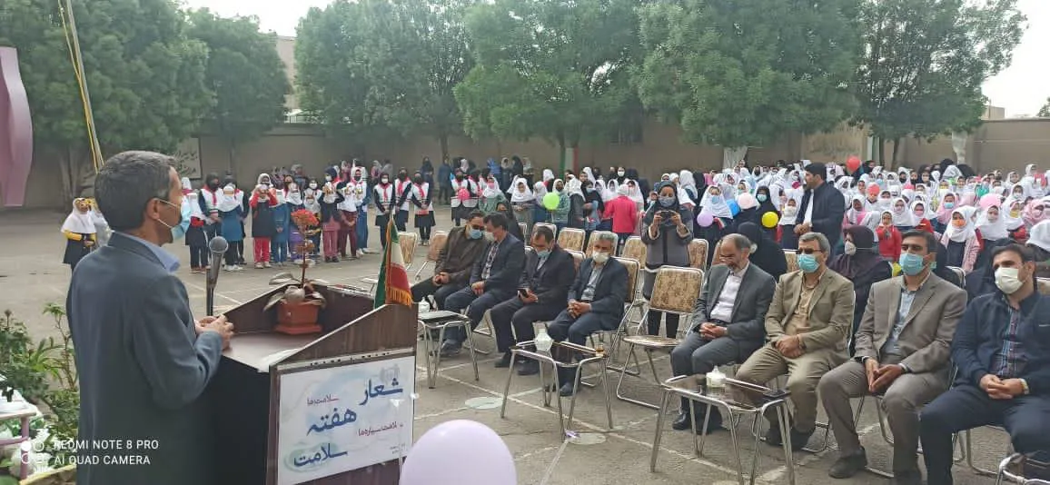 نواخته شدن زنگ سلامت در مدرسه فاریابی شهرستان مراغه 