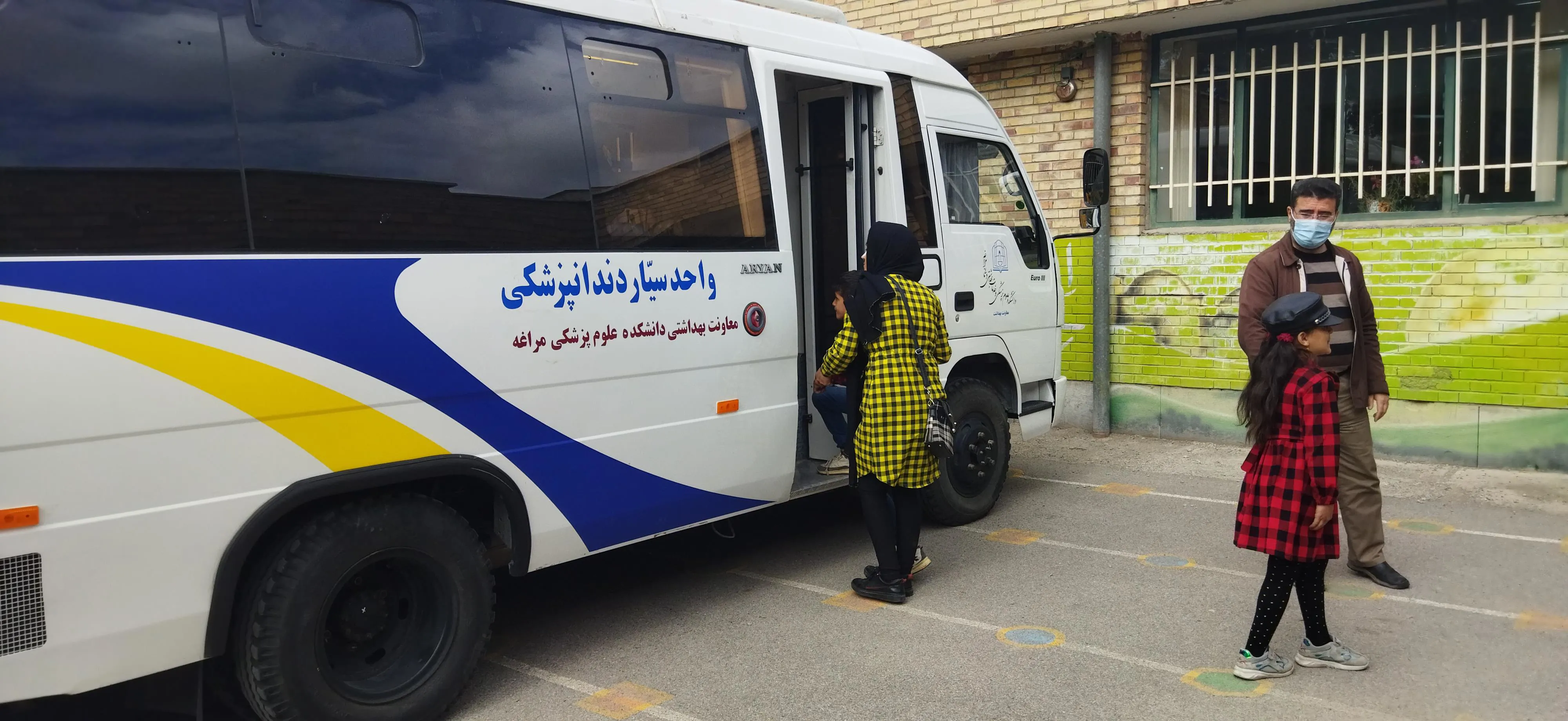 ارائه خدمات دندانپزشکی رایگان به دانش آموزان مدرسه استثنائی بوستان شهرستان مراغه 