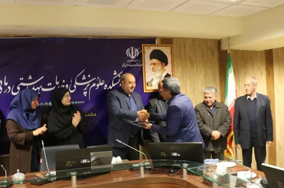 مراسم تقدیر  از مدیران و کارشناس برتر وتاثیر گذار، طی دومین رویداد جایزه ملی جوانی جمعیت دانشکده علوم پزشکی مراغه 