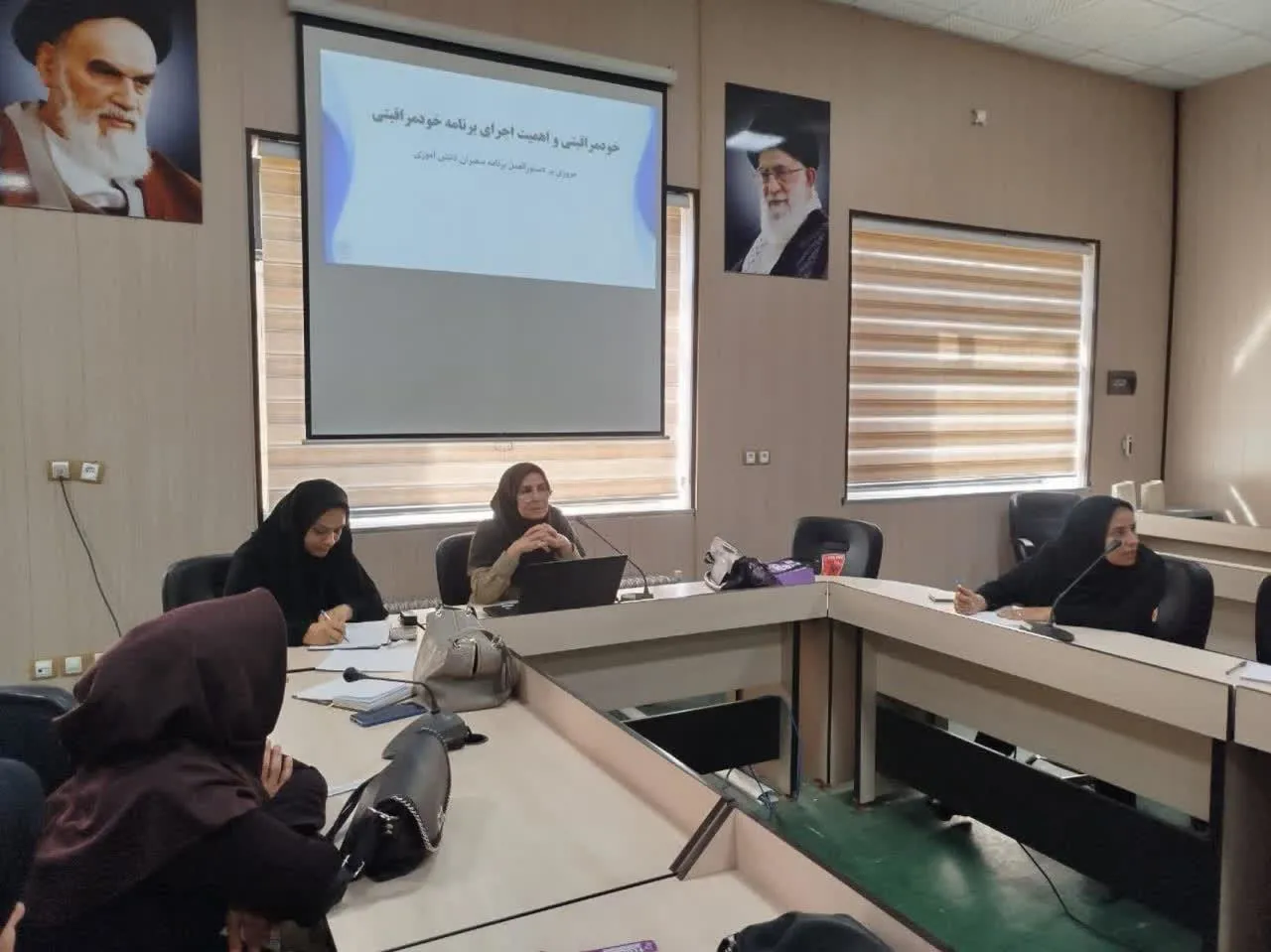 برگزاری نشست توجیهی، آموزشی و هماهنگی بازگشایی مدارس با حضور مراقبین سلامت مدارس