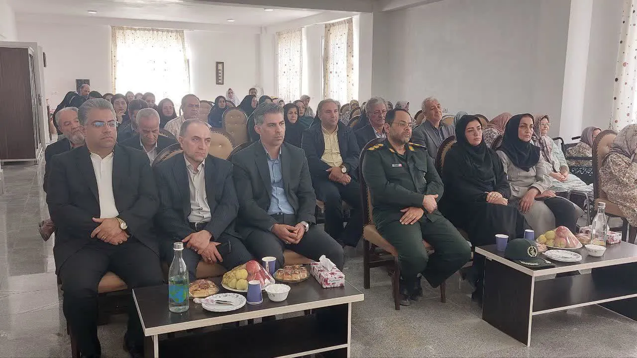جشن روز سالمند در  مرکز نگهداری سالمندان خواجه نصیر برگزار شد