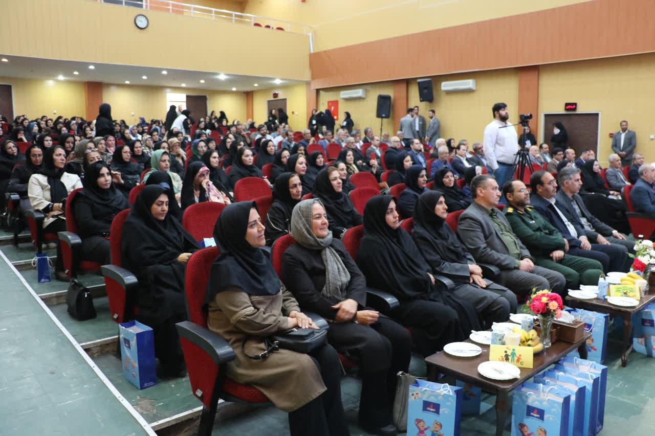 ارائه خدمات سلامت دهان و دندان در مدرسه استثنایی بوستان مراغه به مناسبت هفته کودک و در راستای پویش ملی «دو دو تا یادت نره»