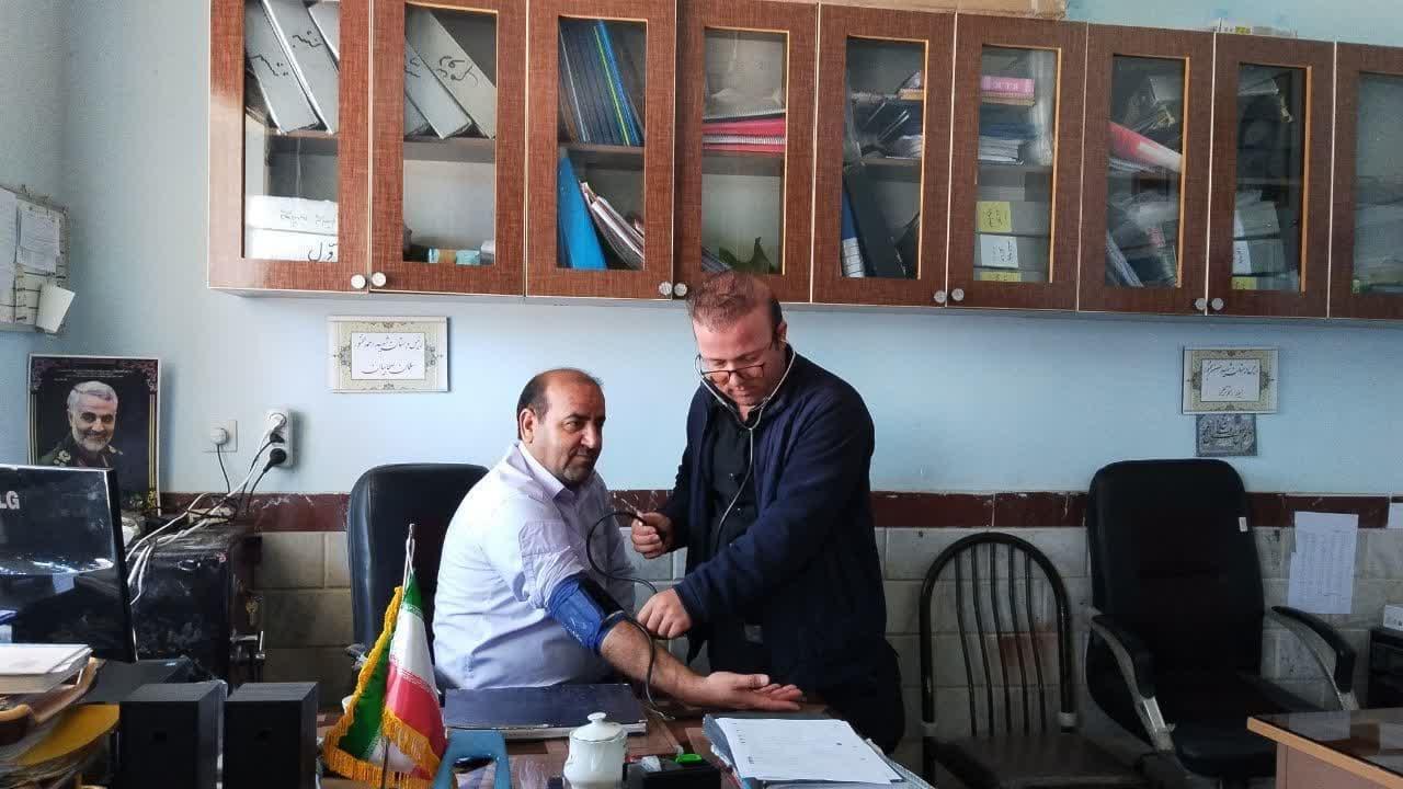 تشریح شبکه جامع خودمراقبتی و ارتقای سلامت در برنامه زنده رادیویی «یاشاییش یولی»